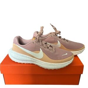 Nike Women's Size 7 Revolution 8 Running Shoes -NEW IN BOX